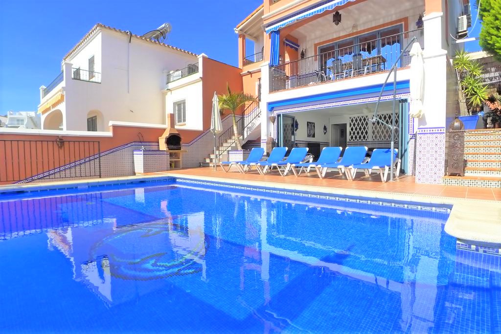 villa rentals nerja