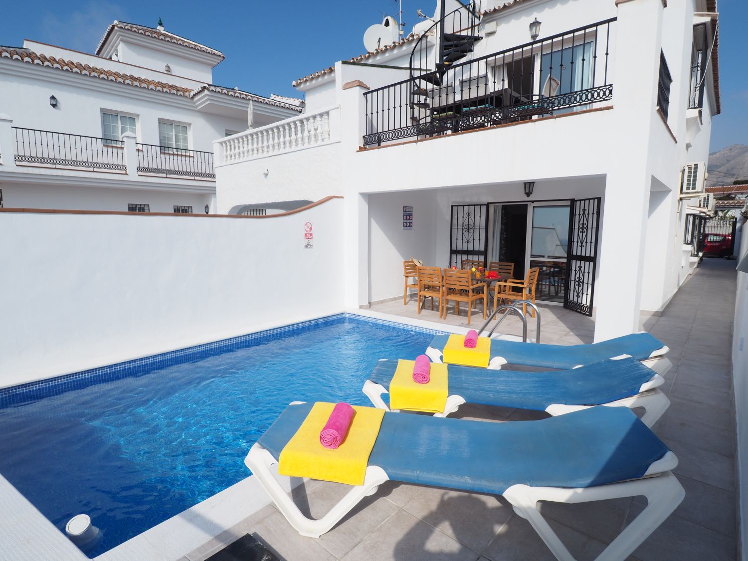 ISAZALEA Rental villas in Nerja Azalea Capistrano Playa